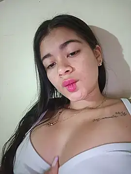 Snapshot of Kloe_zaf chatting on 06/25/26, 05:56 Kloe zaf online show from 06/25/26, 05:56
