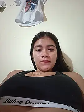 Snapshot of Kloe_zaf chatting on 06/26/26, 05:23 Kloe zaf online show from 06/26/26, 05:23