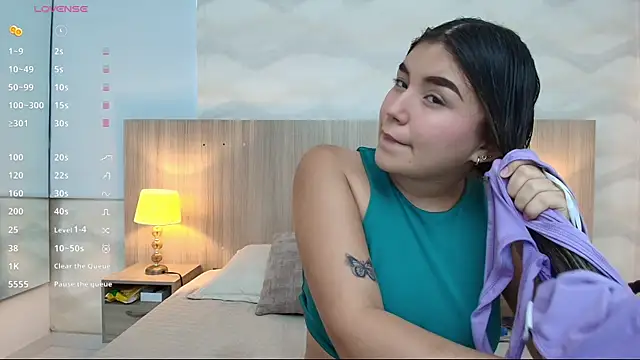 Snapshot of skinny_laura chatting on 07/13/26, 11:02 skinny laura online show from 07/13/26, 11:02