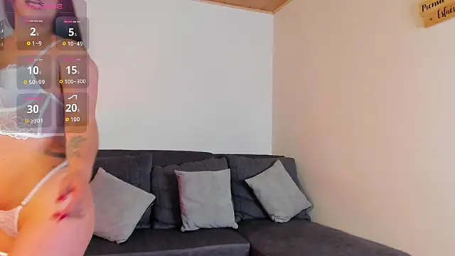 Snapshot of Elliee_e chatting on 05/25/26, 01:06 Elliee e online show from 05/25/26, 01:06