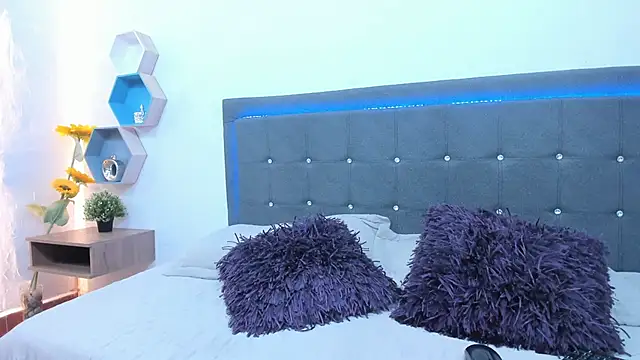 Snapshot of NatashaDiamond chatting on 05/02/26, 01:27 NatashaDiamond online show from 05/02/26, 01:27