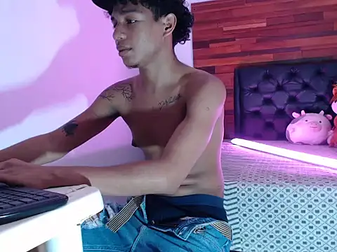 Snapshot of aarom_ chatting on 04/10/26, 09:30 aarom online show from 04/10/26, 09:30