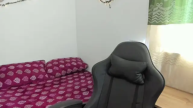  iamrousie  online show from 04/17/26, 01:58