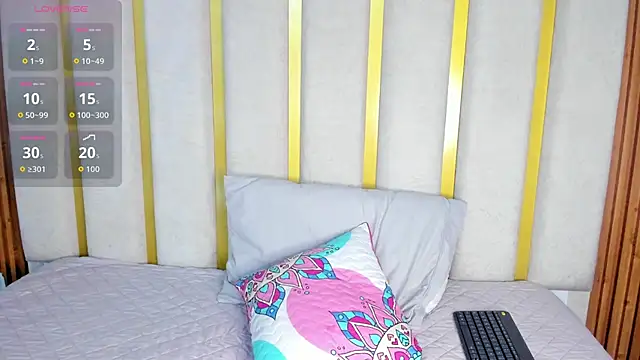 Snapshot of valen_petty chatting on 04/11/26, 06:56 valen petty online show from 04/11/26, 06:56