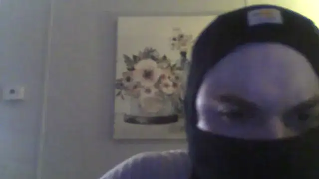 Snapshot of MrBiggles69 chatting on 04/10/26, 09:52 MrBiggles69 online show from 04/10/26, 09:52