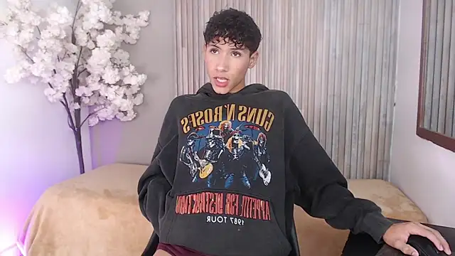 Velvet An online show from 04/12/26, 02:00