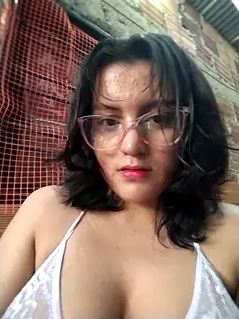 Snapshot of sienna_elara chatting on 05/05/26, 10:34 sienna elara online show from 05/05/26, 10:34