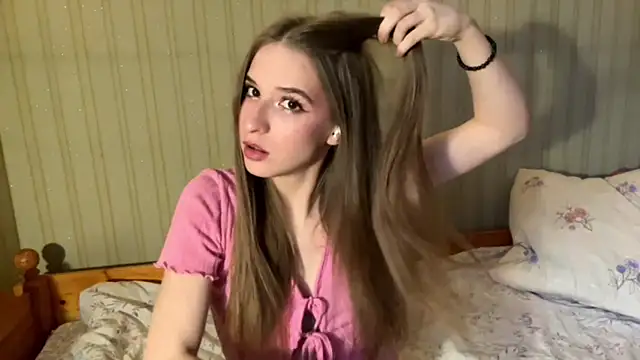Snapshot of BambiBlush chatting on 05/05/26, 01:30 BambiBlush online show from 05/05/26, 01:30