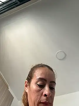 Natigoonzalez online show from 06/04/26, 04:35