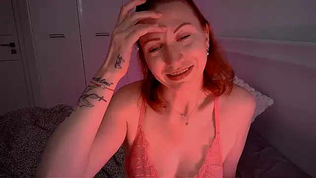 Snapshot of ElenaBrooks chatting on 04/10/26, 02:44 ElenaBrooks online show from 04/10/26, 02:44