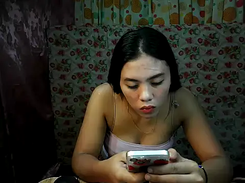 Snapshot of katarinaxxxx chatting on 05/15/26, 12:56 katarinaxxxx online show from 05/15/26, 12:56
