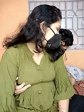 Snapshot of hornycouple096 chatting on 05/01/26, 10:31 hornycouple096 online show from 05/01/26, 10:31