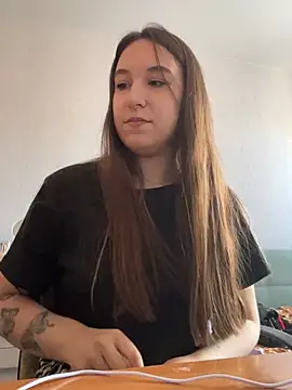 Snapshot of RiannaBrown chatting on 04/14/26, 03:12 RiannaBrown online show from 04/14/26, 03:12