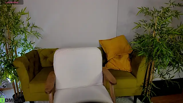 Riddle Lay online show from 05/11/26, 02:45