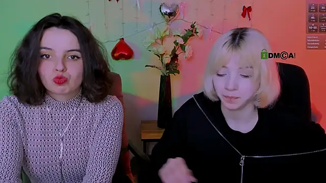 mia mooon  online show from 04/15/26, 09:49