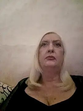 Snapshot of Julia20X chatting on 04/14/26, 03:51 Julia20X online show from 04/14/26, 03:51