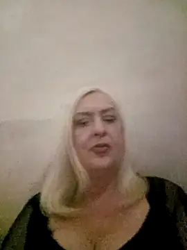 Snapshot of Julia20X chatting on 04/19/26, 06:32 Julia20X online show from 04/19/26, 06:32