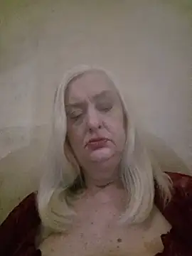 Snapshot of Julia20X chatting on 06/17/26, 02:18 Julia20X online show from 06/17/26, 02:18