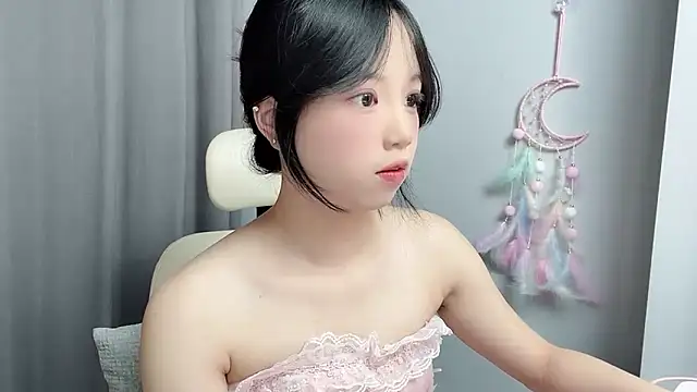 Snapshot of Xiaoqing00 chatting on 05/20/26, 02:40 Xiaoqing00 online show from 05/20/26, 02:40