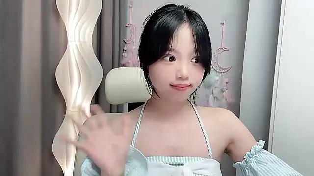 Snapshot of Xiaoqing00 chatting on 05/22/26, 03:28 Xiaoqing00 online show from 05/22/26, 03:28