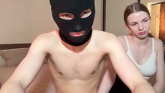 HotBabyCouple  online show from 04/17/26, 08:17