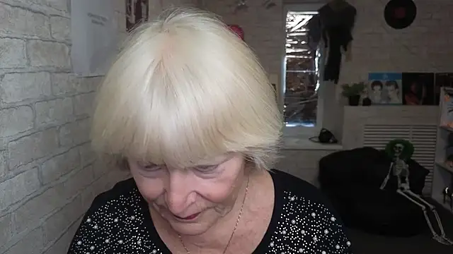 Zuri Zodiac online show from 04/24/26, 06:38