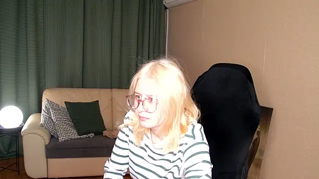 Lily Spark  online show from 05/29/26, 01:36
