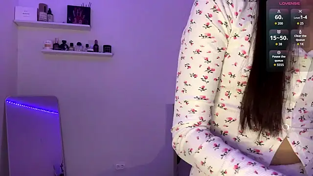 SophieLaine online show from 04/24/26, 06:10