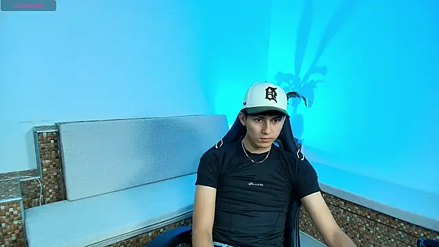 Snapshot of Valentino_Rey chatting on 04/13/26, 11:59 Valentino Rey online show from 04/13/26, 11:59