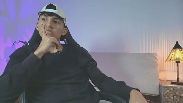 Snapshot of Valentino_Rey chatting on 05/01/26, 12:10 Valentino Rey online show from 05/01/26, 12:10