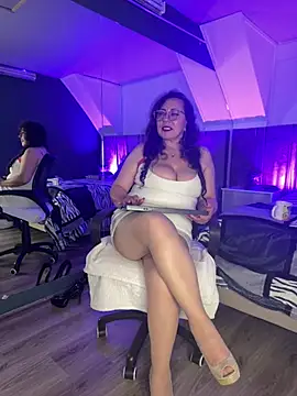 Snapshot of Jenifer_cruz chatting on 05/13/26, 05:27 Jenifer cruz online show from 05/13/26, 05:27