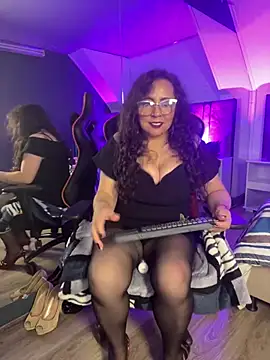 Jenifer cruz online show from 07/10/26, 05:45
