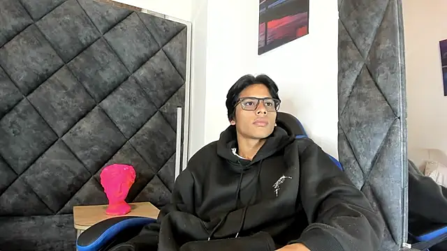 Snapshot of LiamKron chatting on 06/09/26, 11:00 LiamKron online show from 06/09/26, 11:00