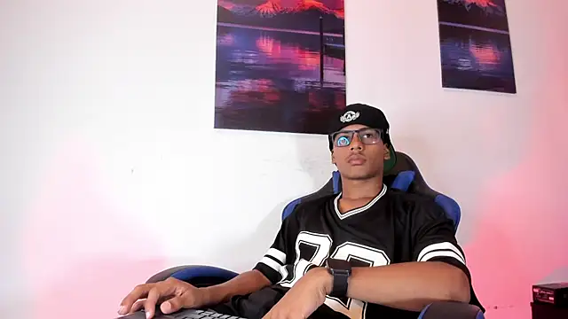 Snapshot of LiamKron chatting on 07/13/26, 11:13 LiamKron online show from 07/13/26, 11:13