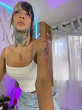 Snapshot of Dafne_kee chatting on 06/29/26, 04:51 Dafne kee online show from 06/29/26, 04:51