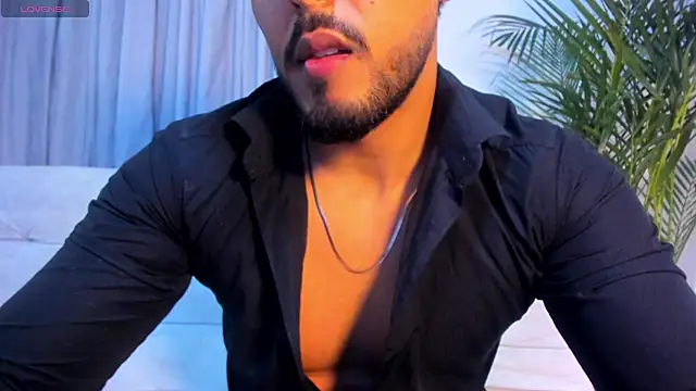 Snapshot of alangreek1 chatting on 07/11/26, 01:52 alangreek1 online show from 07/11/26, 01:52