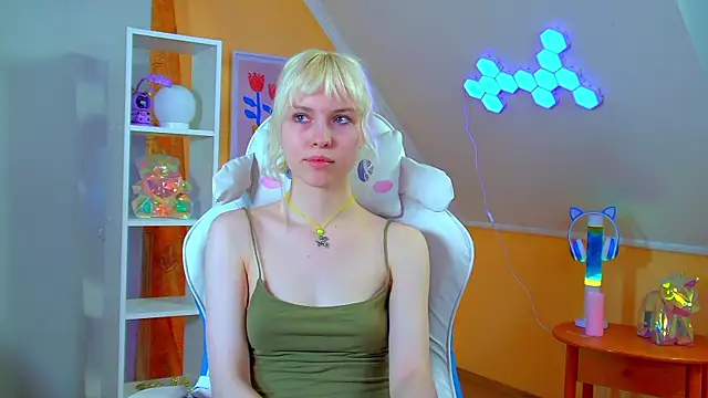 HannahHollis online show from 06/03/26, 03:39