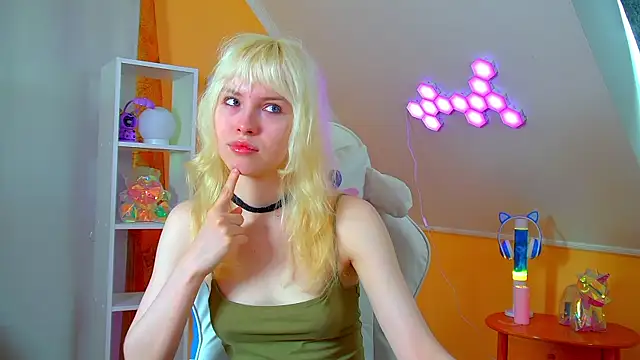 HannahHollis online show from 06/05/26, 06:09