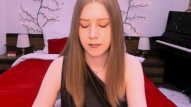 Snapshot of cheeky_chick chatting on 04/14/26, 01:17 cheeky chick online show from 04/14/26, 01:17