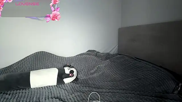 Thyeiysyla online show from 04/11/26, 02:16