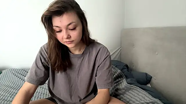 Thyeiysyla online show from 04/19/26, 05:18