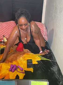 Snapshot of miidnightmonroe chatting on 04/12/26, 06:18 miidnightmonroe online show from 04/12/26, 06:18