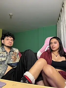 Snapshot of hotlatinocouple__ chatting on 05/15/26, 11:34 hotlatinocouple online show from 05/15/26, 11:34