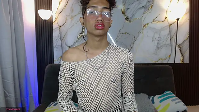 triiangel latinboy online show from 05/11/26, 12:44