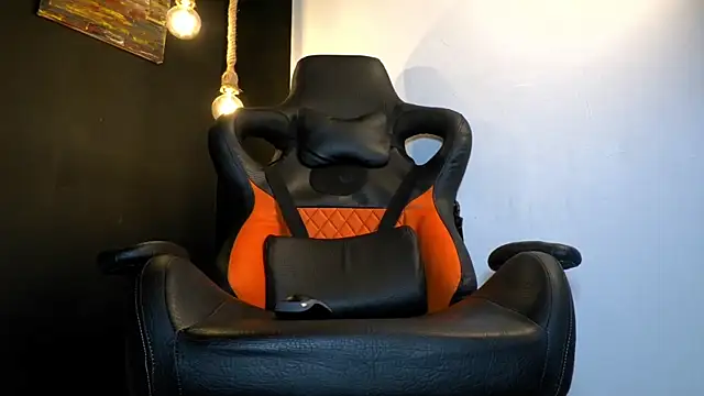 nicolas valmont online show from 07/21/26, 11:51