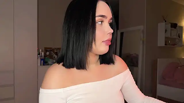 Snapshot of lola_raze chatting on 07/04/26, 11:33 lola raze online show from 07/04/26, 11:33