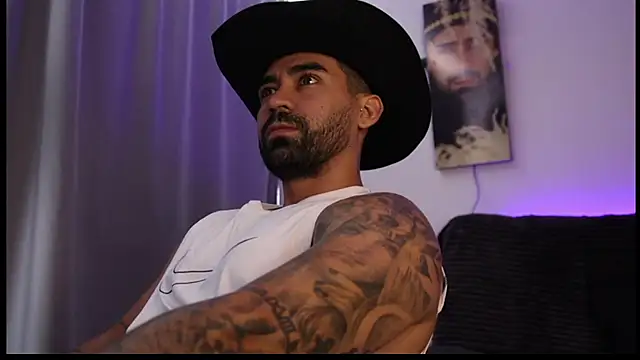 Snapshot of miike_smit chatting on 04/13/26, 02:11 miike smit online show from 04/13/26, 02:11