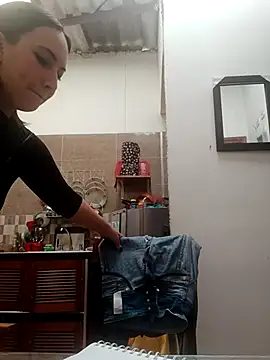 AlaiaLux online show from 04/18/26, 09:37