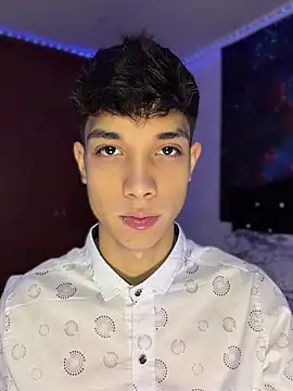 Snapshot of RoughDiamond_ chatting on 04/13/26, 05:35 RoughDiamond online show from 04/13/26, 05:35