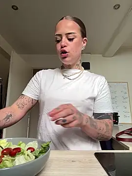 liloutatoou online show from 04/15/26, 12:23